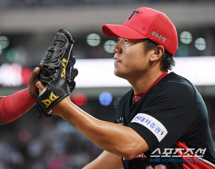 '투수 교체하는데 울컥했다' 헤드샷 퇴장 KIA를 구한 김재열 [수원현장…