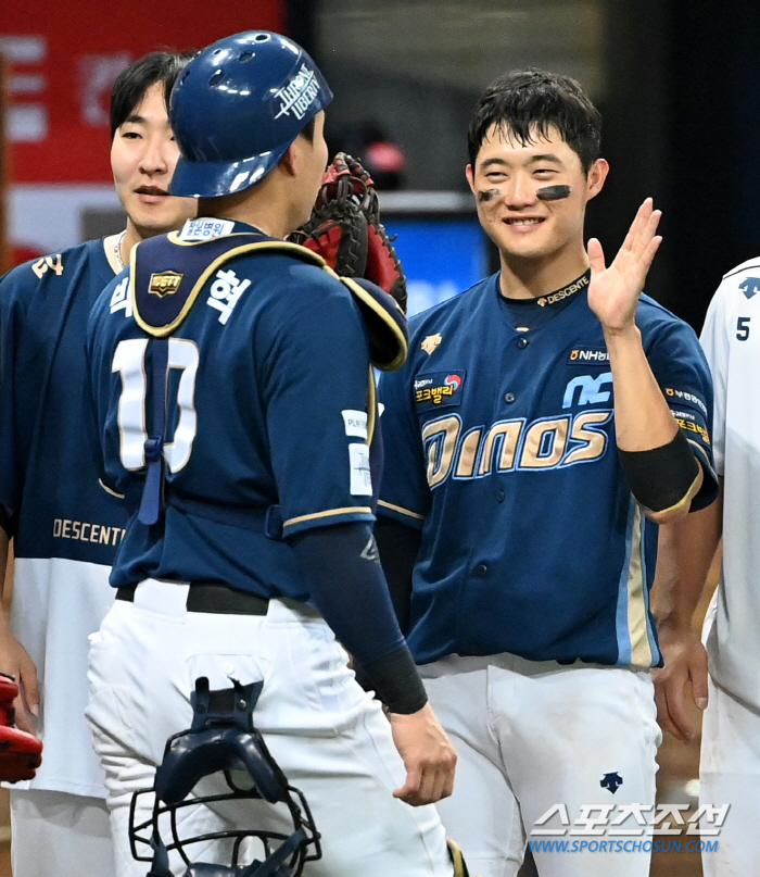 '전역 복귀 첫 안타가 연패 끊는 결승타' 앳된 미소의 공룡군단 예비역 …