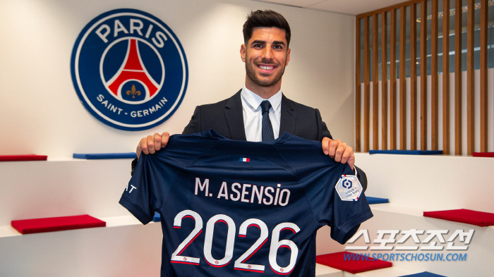 '명품 수트 입은 이강인+태극기 배경' PSG 옷피셜 강력한 힌트, 6명…