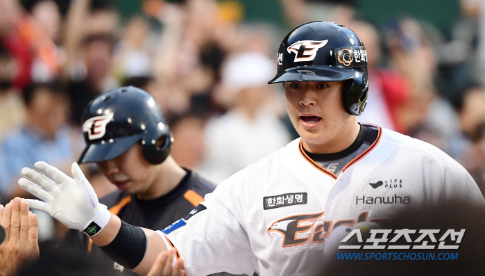 "홈런타자, 세대교체 좀 합시다" 30대가 주도하는 홈런 레이스 20대 …
