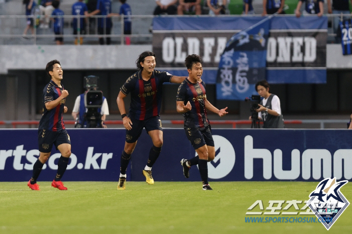 "윤빛가람 멀티골 활약에도..."수원FC,인천과 2대2무