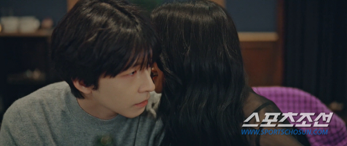 [SC리뷰]'악귀' 김태리, 홍경에 "내가 그 사람들 다 죽였어"…신들린…
