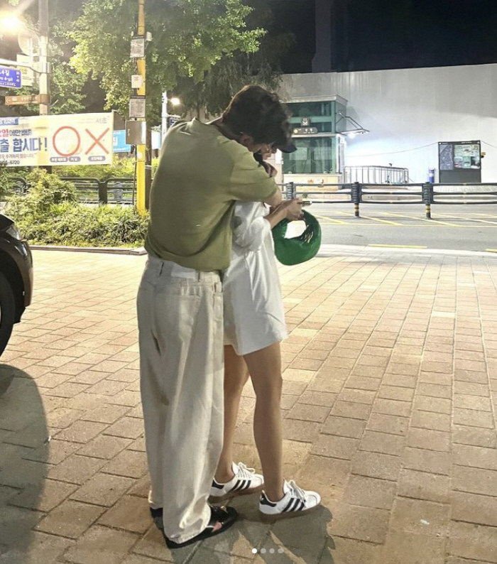 박성광♥이솔이, '꿀 뚝뚝' 취중 애정행각 포착 "도촬 사진"