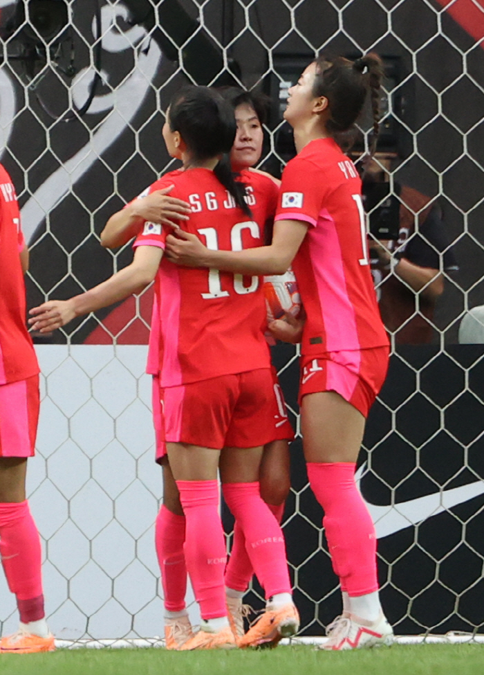 "지소연PK동점골+장슬기 '레이저'역전골"콜린벨호,아이티에 2대1역전승.…