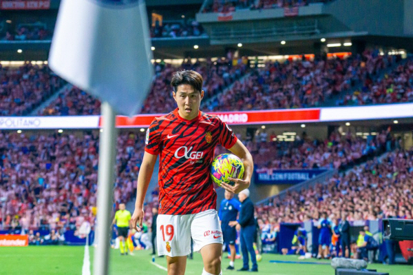 [오피셜]태극기 든 KING 이강인, '프랑스 명가' PSG 공식 입단 …