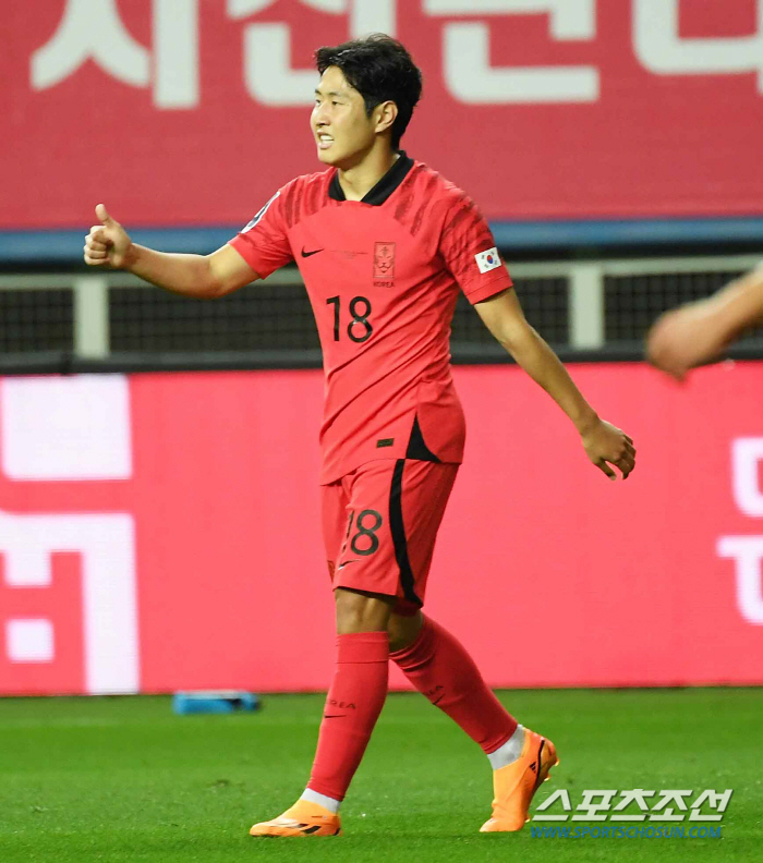 [오피셜]태극기 든 KING 이강인, '프랑스 명가' PSG 공식 입단 …