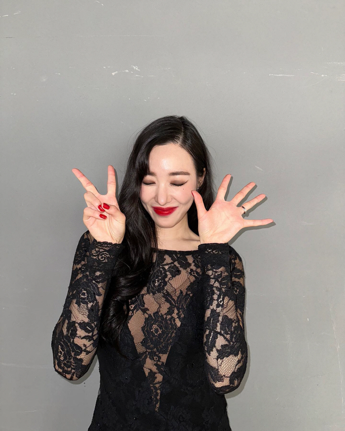"역시 월드클래스 섹시美"…'韓 록시 하트' 티파니, 오리지널팀과 컬래버…