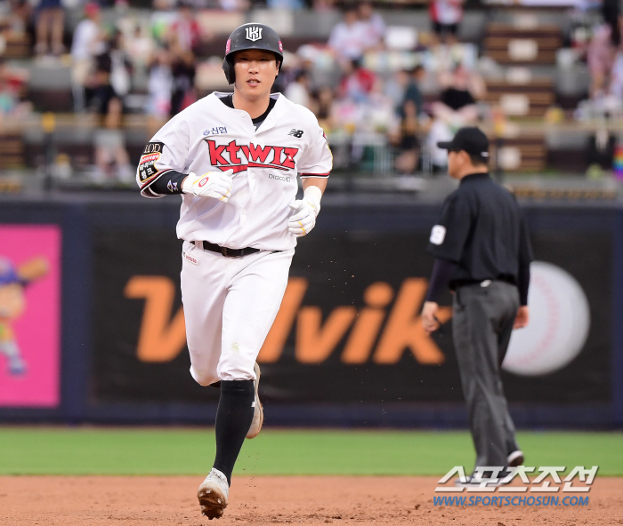 '산체스 잘 데려왔다. 메디나 교체 성공' 6.1이닝 10K 1실점 ?샷…
