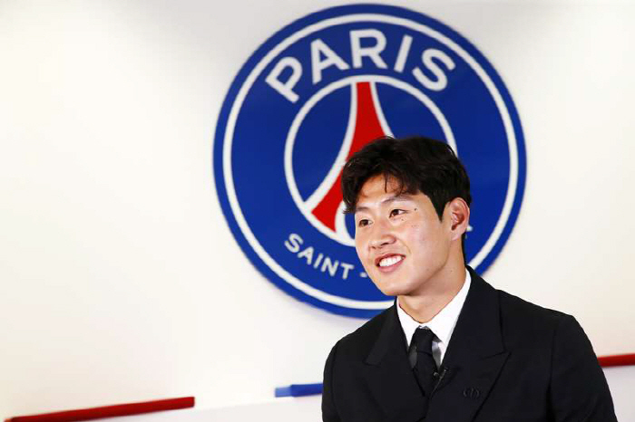'메시 대체자' KING 이강인 PSG 韓 첫 입성 '가치 증명할 일만 …