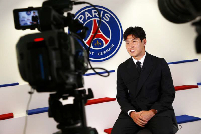 '역대급 재능' 이강인 PSG 입성, '라이벌 가득' 생존경쟁 스타트