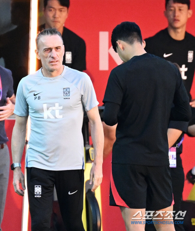 [오피셜]한국 16강 이끈 '벤버지' 벤투 감독, UAE와 '3년계약' …
