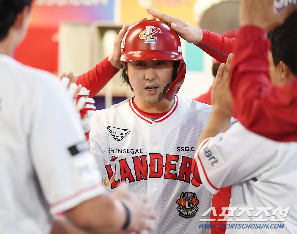 '3루 후계자 노시환 제쳤다' 최정, 압도적 표차로 6월 MVP 확정[오…