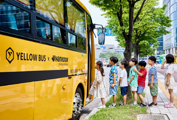 한국타이어, 옐로우버스와 어린이 교통안전 캠페인 진행