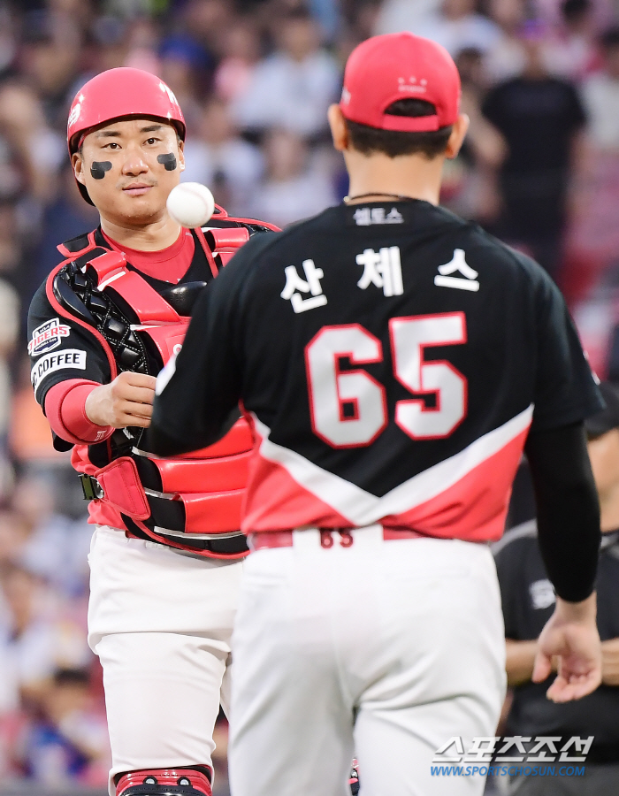 "상대 감독 항의에 더 달아 올랐다" 기상천외 승부사 등장, 대만리그 평…