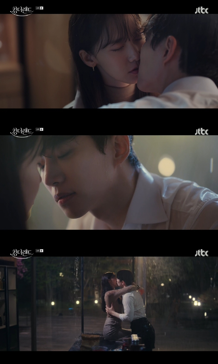 "허락해줘 널" 이준호, ♥임윤아와 '뜨거운 첫키스'로 전한 진심(킹더랜…