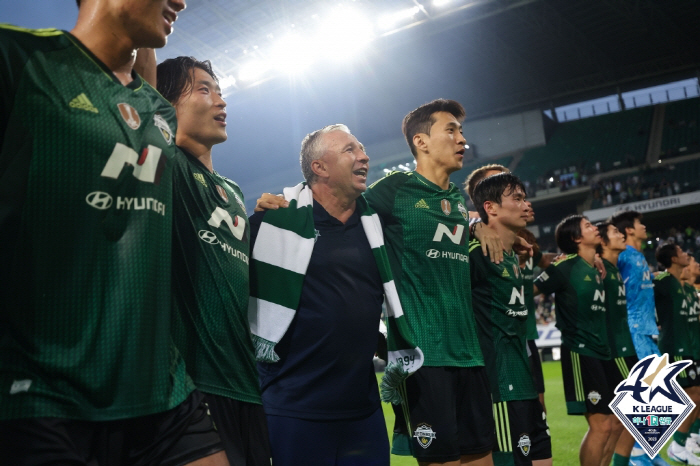 K리그1 우승 전쟁은 사실상 끝? 2위+6강 싸움에 사활 '무더위+폭우는…