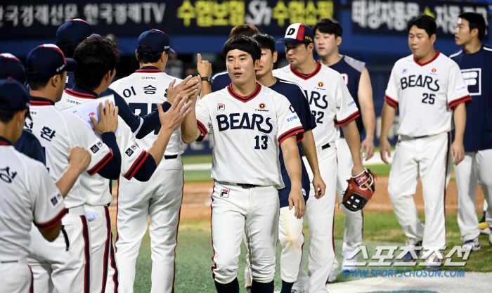 1851일 만에 8연승→전반기 승률 5할↑ 완벽 사수…'초보 감독'의 노…