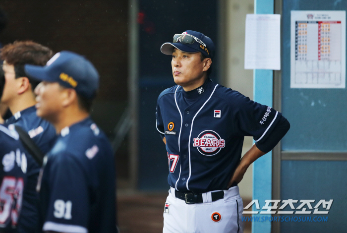 1851일 만에 8연승→전반기 승률 5할↑ 완벽 사수…'초보 감독'의 노…