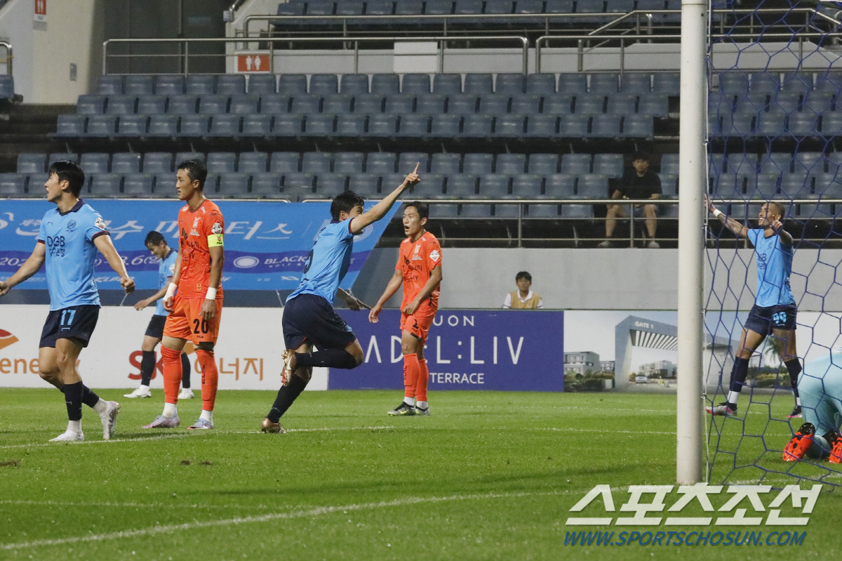 "6년만의 데뷔골이 극장골" '6년차 대구맨'장성원이 말하는 딸깍축구의 …
