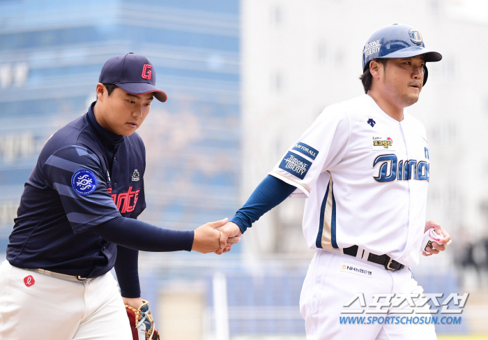 '낙동강 더비 열릴 수 있을까?' 도깨비 장마에 달린 창원NC파크 경기.…