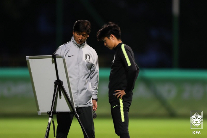 "U-20 '골든볼' 수상자인데…" 정정용 감독, '애제자' 이강인 향한…