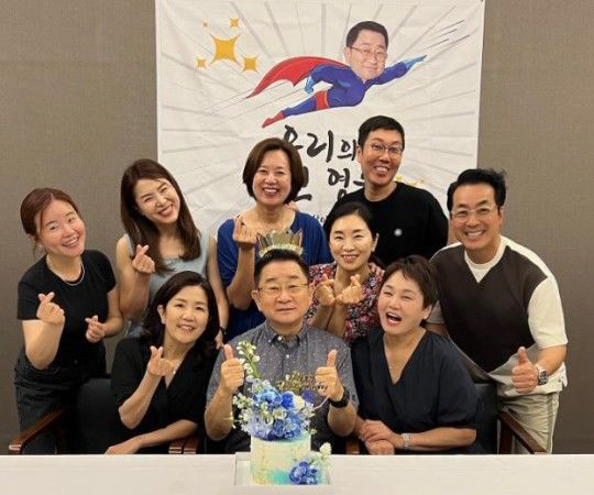 박미선→김영철 개그맨 후배 총출동…이홍렬 칠순 잔치에 "건강하게 계셔달라…