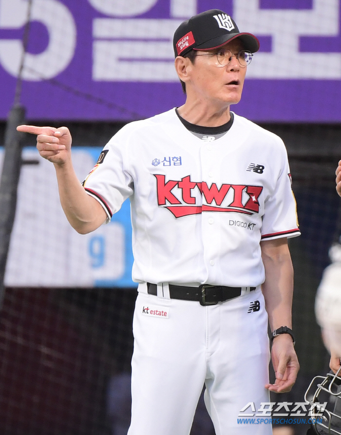 '100% 맨' 손성빈이 필요 없는 '셀프 방범' 외인투수, 심판들이 주…