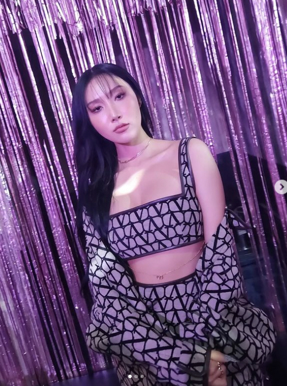 "몰아치는 파도"..화사, 공연음란죄 고발 직후 의미심장 SNS