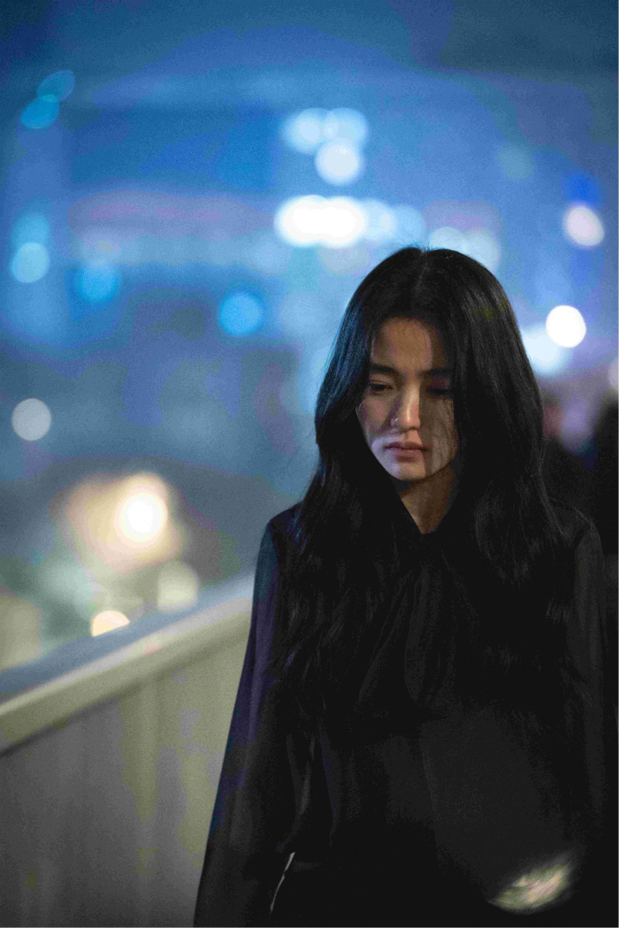김태리는 왜 '악귀'에 씌면 한강 다리에 갈까..김은희 작가 "슬픈 청춘…
