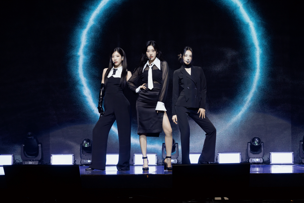 [SC현장] "이달소 해체NO"…오드아이써클, 블록베리 분쟁 후 첫 컴백(종합)