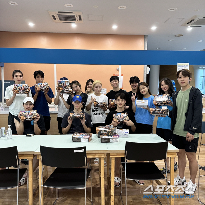 '치킨연금' 빙상 회장님,이번엔 선수촌에 '초복맞이' 치킨세트 쐈다