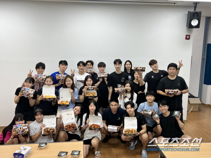 '치킨연금' 빙상 회장님,이번엔 선수촌에 '초복맞이' 치킨세트 쐈다