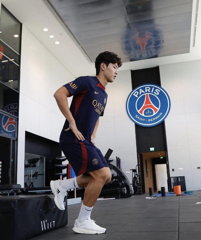'옆에 네이마르, 앞에 엔리케 감독, 격이 달라진 배경' 이강인의 PSG…