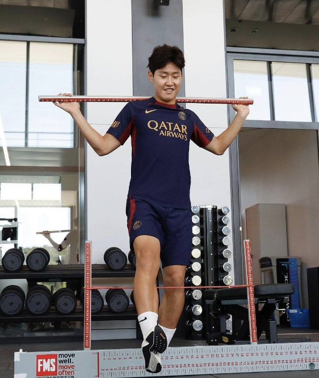 '옆에 네이마르, 앞에 엔리케 감독, 격이 달라진 배경' 이강인의 PSG…