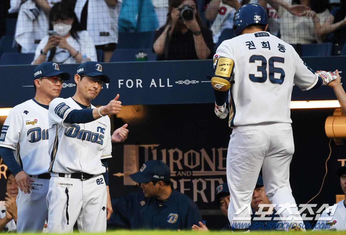 '손아섭 3안타 4타점+페디 12승' NC 낙동강 더비 대승 '연패 탈출…