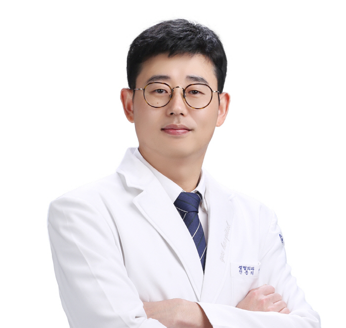 장마철 무릎 관절염 통증 더 심해지는 이유는?