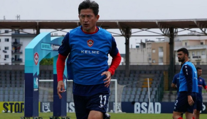 '전세계 최고령' 56세 전설 미우라, 포르투갈 임대 1년 연장…알고보니…