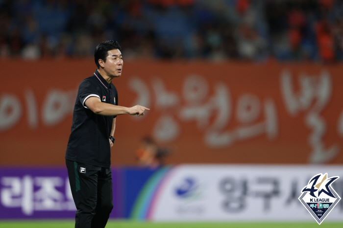 "기본 지켜라" 매너볼 발언에서 시작된 이정효-윤정환의 '도발→반격→도발…