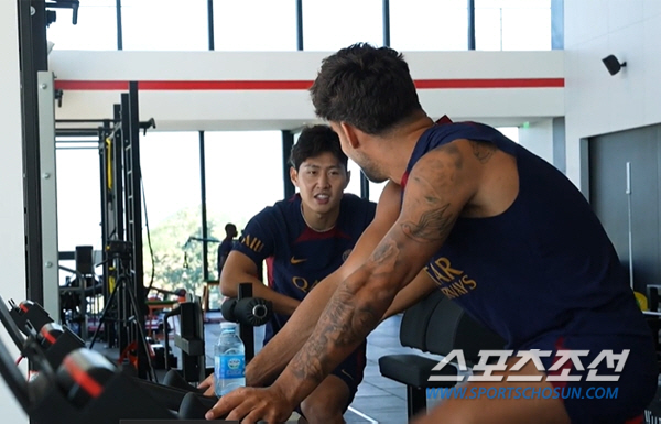 '첫 훈련 맞아?' 이름부터가 '리그앙인' 이강인, 벌써 PSG 동료들과…