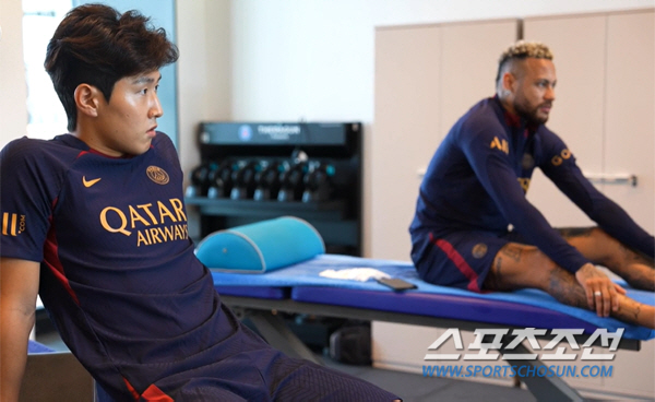 '첫 훈련 맞아?' 이름부터가 '리그앙인' 이강인, 벌써 PSG 동료들과…