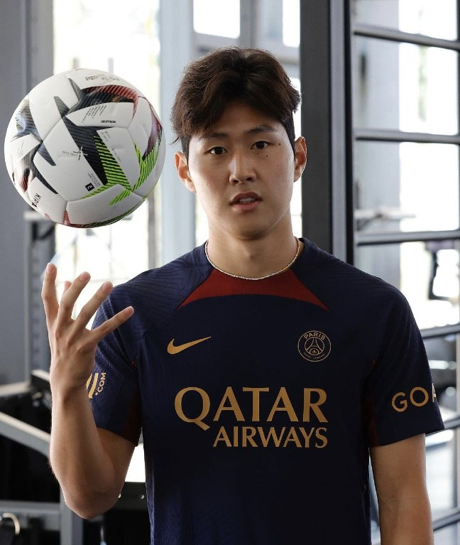 '옆에 월클 네이마르, 앞에 명장 엔리케, 격이 달라진 배경' 이강인의 …