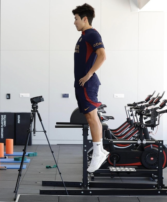 '옆에 월클 네이마르, 앞에 명장 엔리케, 격이 달라진 배경' 이강인의 …