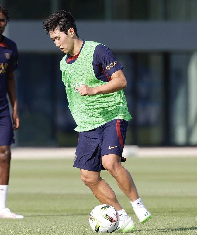 '옆에 월클 네이마르, 앞에 명장 엔리케, 격이 달라진 배경' 이강인의 …