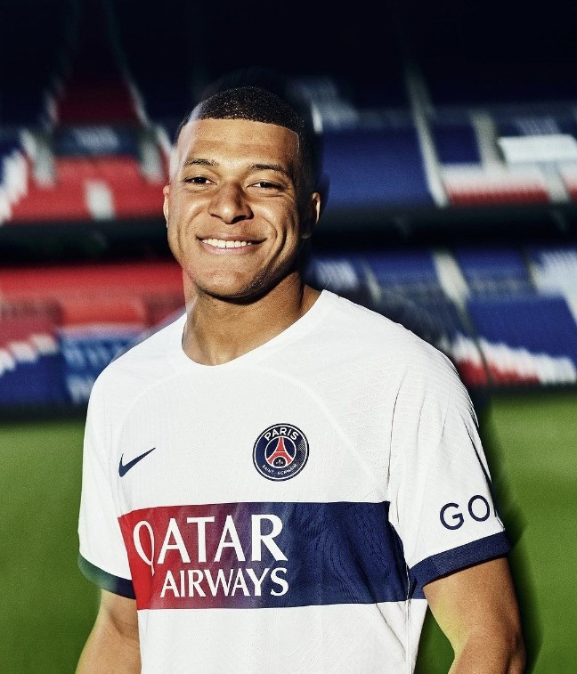 '옆에 월클 네이마르, 앞에 명장 엔리케, 격이 달라진 배경' 이강인의 …