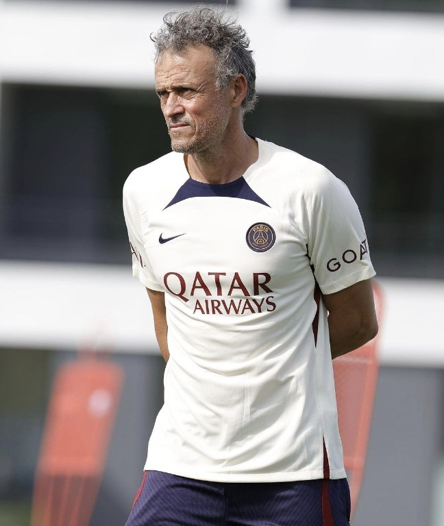 '옆에 월클 네이마르, 앞에 명장 엔리케, 격이 달라진 배경' 이강인의 …