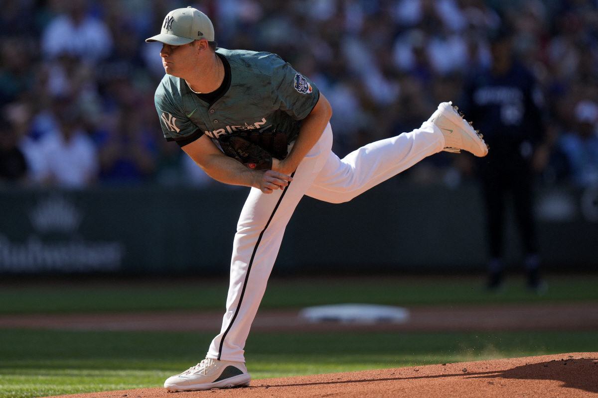 감동 빼앗은 올스타전 유니폼, "흉측하니 갖다 버려" 팬들 비난 봇물..…