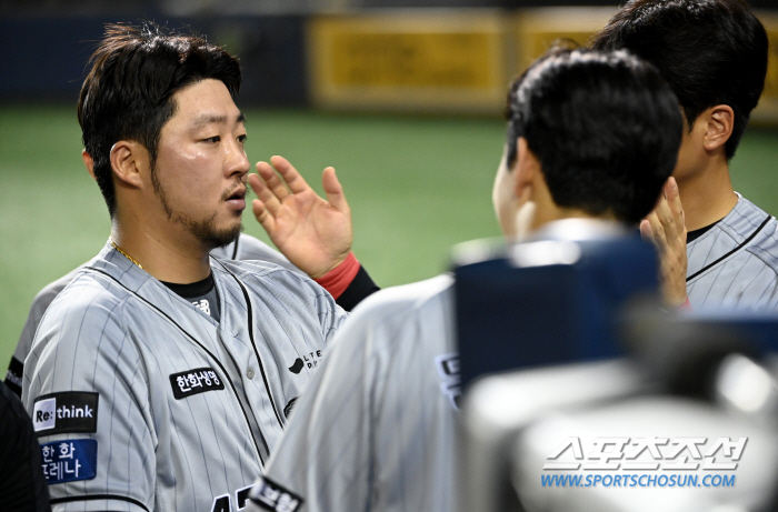 [잠실현장]20세 문동주 7.1이닝 1실점…19세 문현빈 2타점 결승 2…