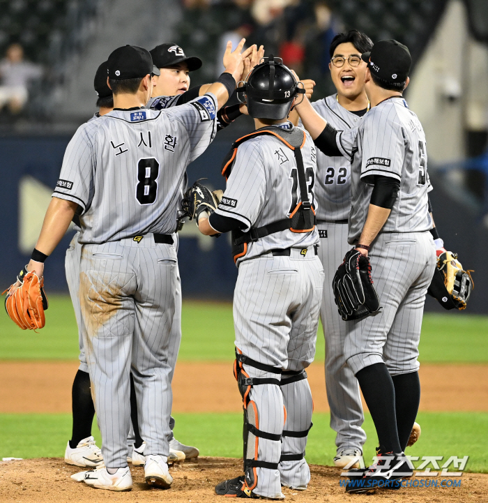 만루 위기 넘기고 2대1 승리…문동주 108구 7.1이닝 1실점, 최원호…