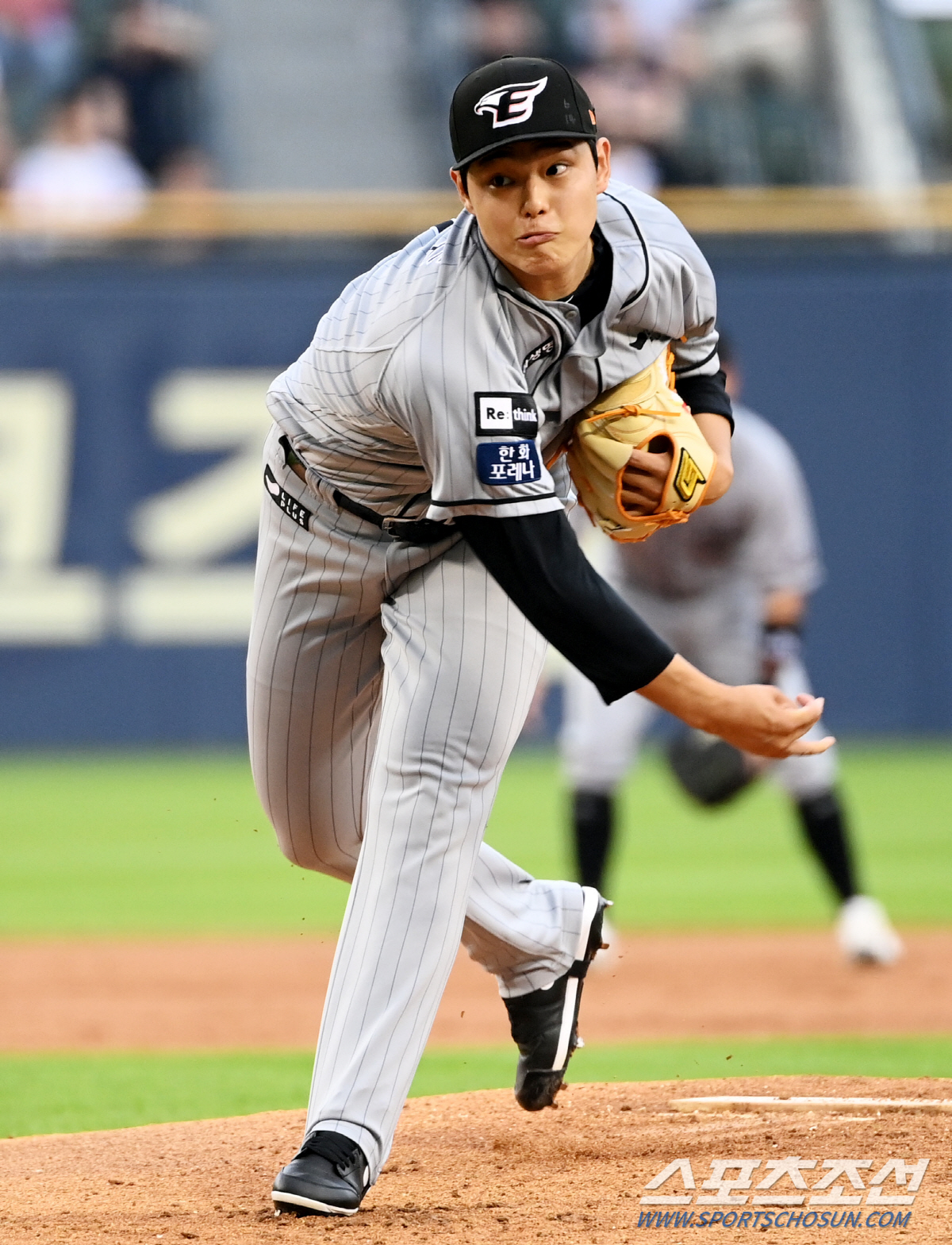 만루 위기 넘기고 2대1 승리…문동주 108구 7.1이닝 1실점, 최원호…