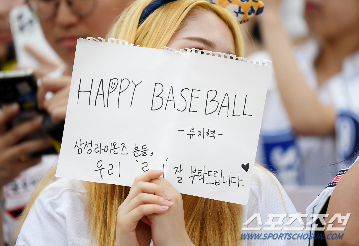 '떠난 자'에 대한 스케치 북 응원 물결, 팀 경계 넘는 KIA팬들의 찐…